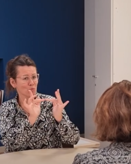 Des actions pour l’inclusion des personnes sourdes et malentendantes